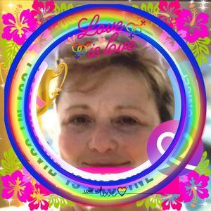 Meet your Posher, Dee